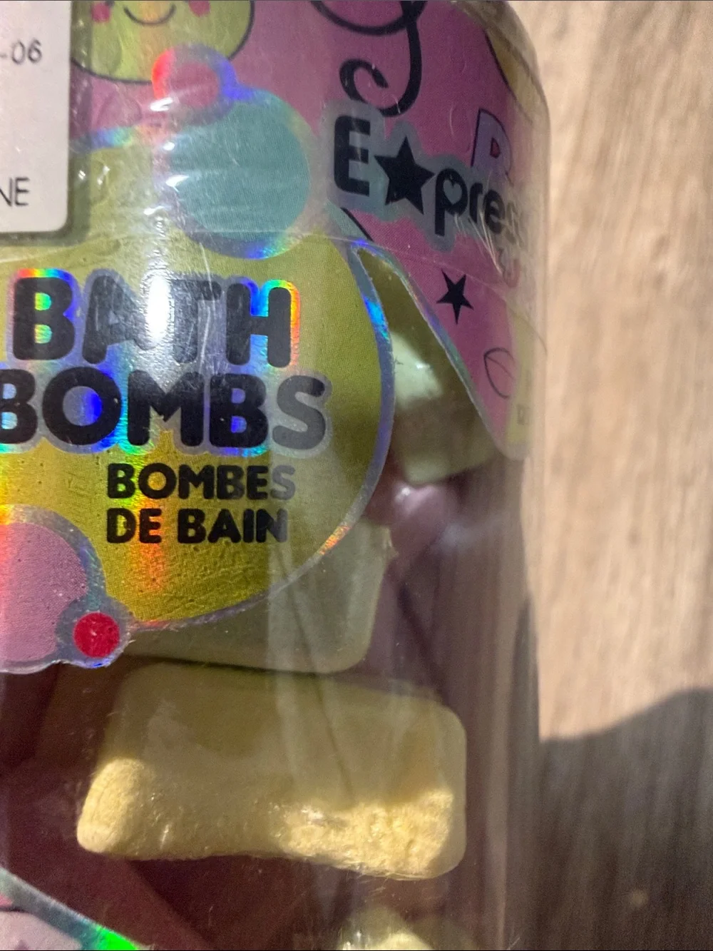 Expressions Bath Bombs - Pastel Yellow & Light Green Can